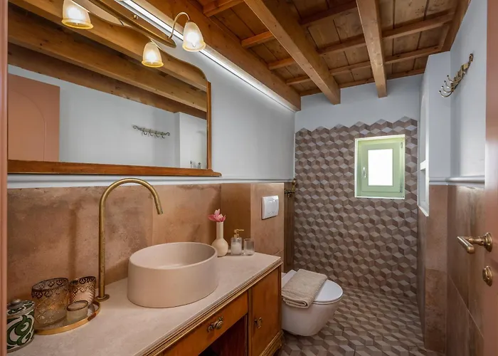 Nyaraló Siliguri Traditional House